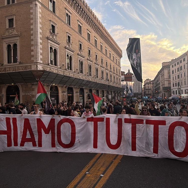 Flotilla, il presidio al Colosseo si trasforma in un corteo (VIDEO)
