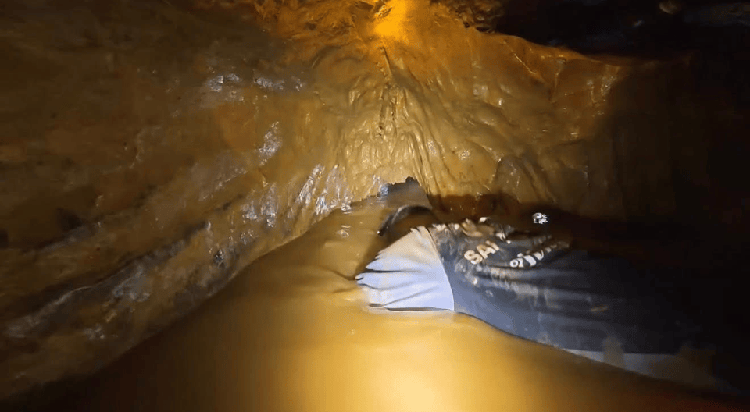Túneis estreito e difícil acesso: como é a caverna em Laos onde pessoas estão presas há seis dias
