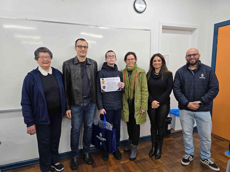ESTUDANTE DO COLÉGIO MADRE IMILDA CONQUISA 1ºLUGAR EM COMPETIÇÃO NACIONAL DE EDUCAÇÃO FINANCEIRA