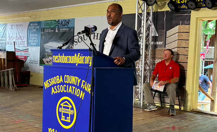 Congressional challengers have unfettered access to Neshoba County Fair crowd with incumbents in Washington
