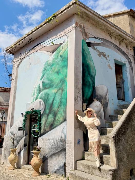 https://www.facebook.com/share/p/1CsbuqrGTU/A mural treasure hunt in Santa Maria del Cedro.  I saw two more on the way t...
