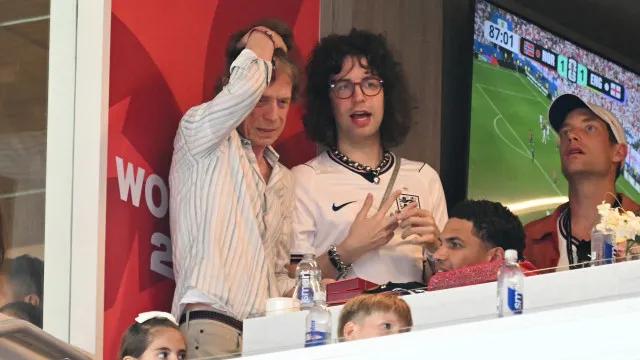 Mick Jagger vê Inglaterra cair na Copa e revive piada de 'pé-frio'