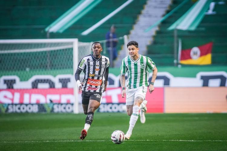 “Nunca fomos um time de tomar tantos gols”, avalia lateral sobre o momento do Juventude