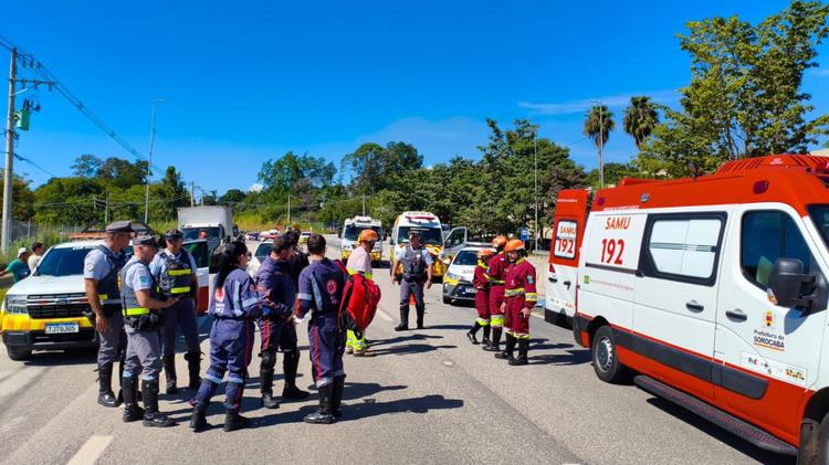 Homem morre atropelado ao tentar pegar boné que voou para a pista em Sorocaba