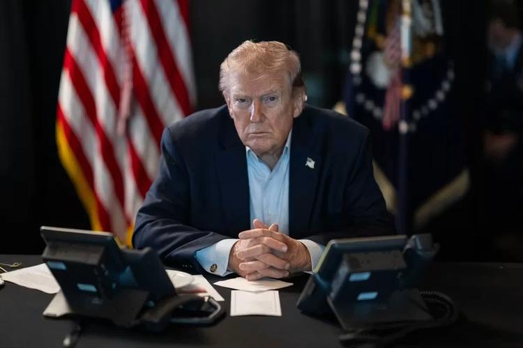 Trump acusa China de obter ilegalmente dados de 220 milhões de eleitores americanos