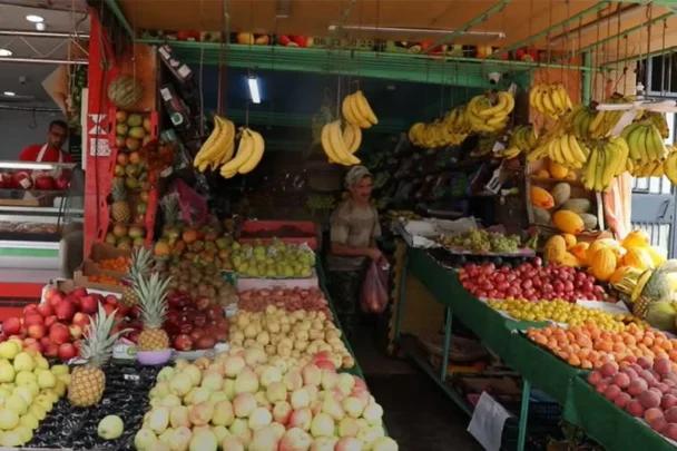 وزيرة الاقتصاد تكشف عن أسباب ارتفاع أسعار الخضر والفواكه