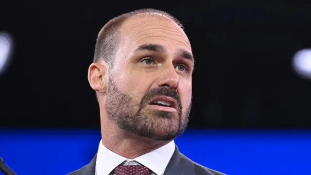 PGR pede ao Supremo condenação de Eduardo Bolsonaro por coação