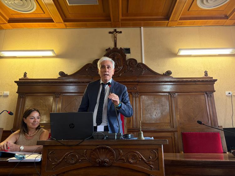 Si insedia il nuovo Consiglio comunale: Maimone presidente, Lydia Russo vicepresidente