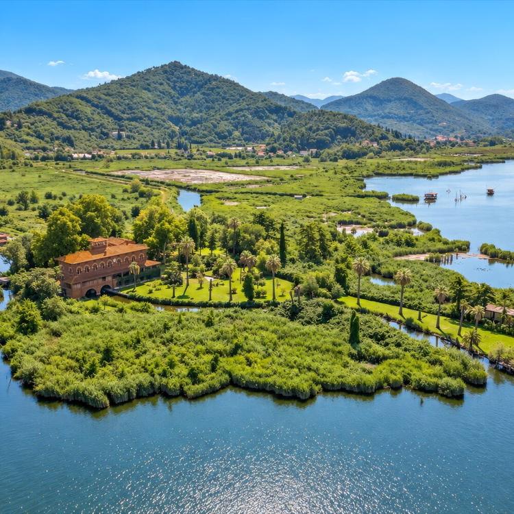 In vendita in Versilia la dimora sul Lago di Massaciuccoli amata da Puccini