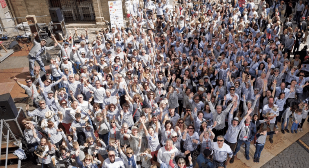 Hérault : le record mondial du port de marinières sera-t-il battu à Pézenas ?