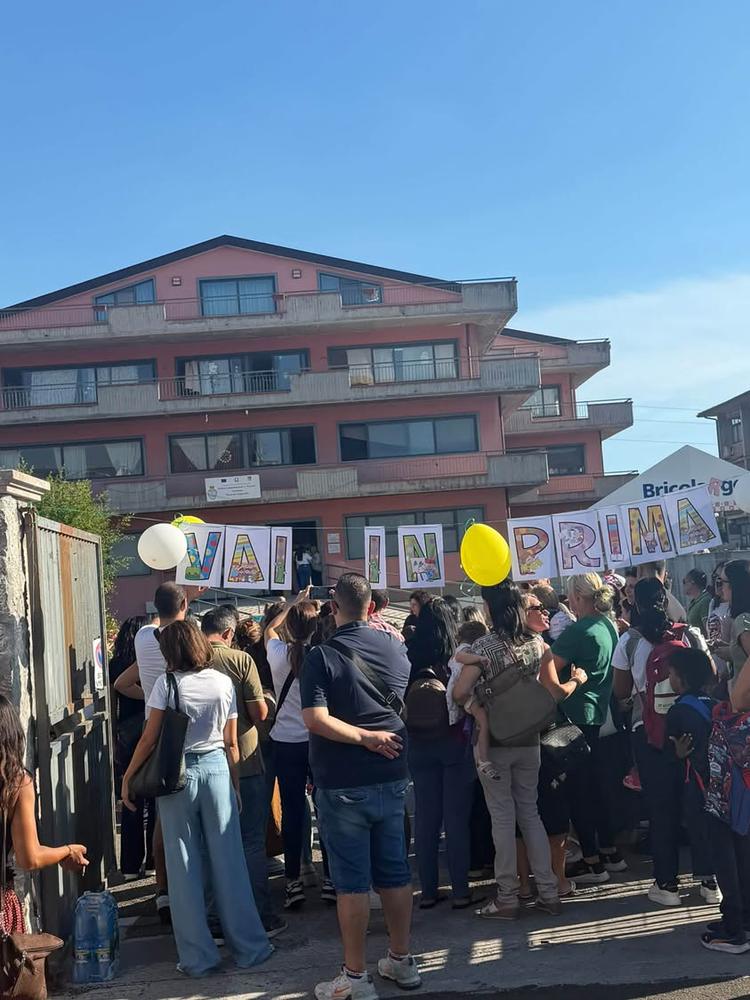 📚 Oggi si torna tra i banchi! Il Comune di Taormina rivolge un caloroso augurio di buon inizio anno scolastico a tutte...
