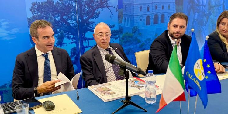 Calabria, Occhiuto incontra i prefetti: piano di manutenzione e prevenzione dei rischi in vista dell’inverno
