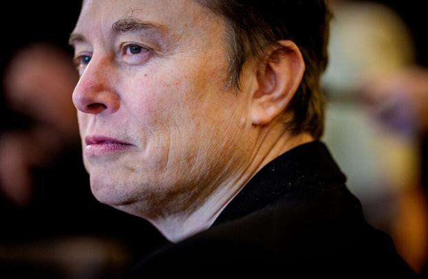 ماسك يتجاهل استدعاء باريس للتحقيق في صور جنسية للأطفال على “إكس” و”غروك”