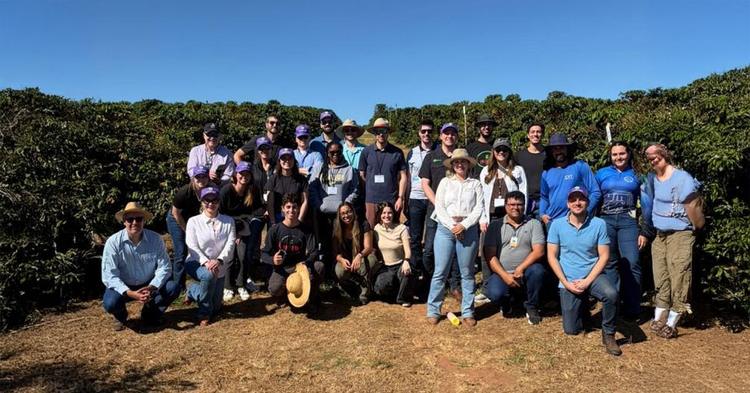 Cooxupé recebe estudantes norte-americanos para intercâmbio sobre cafeicultura