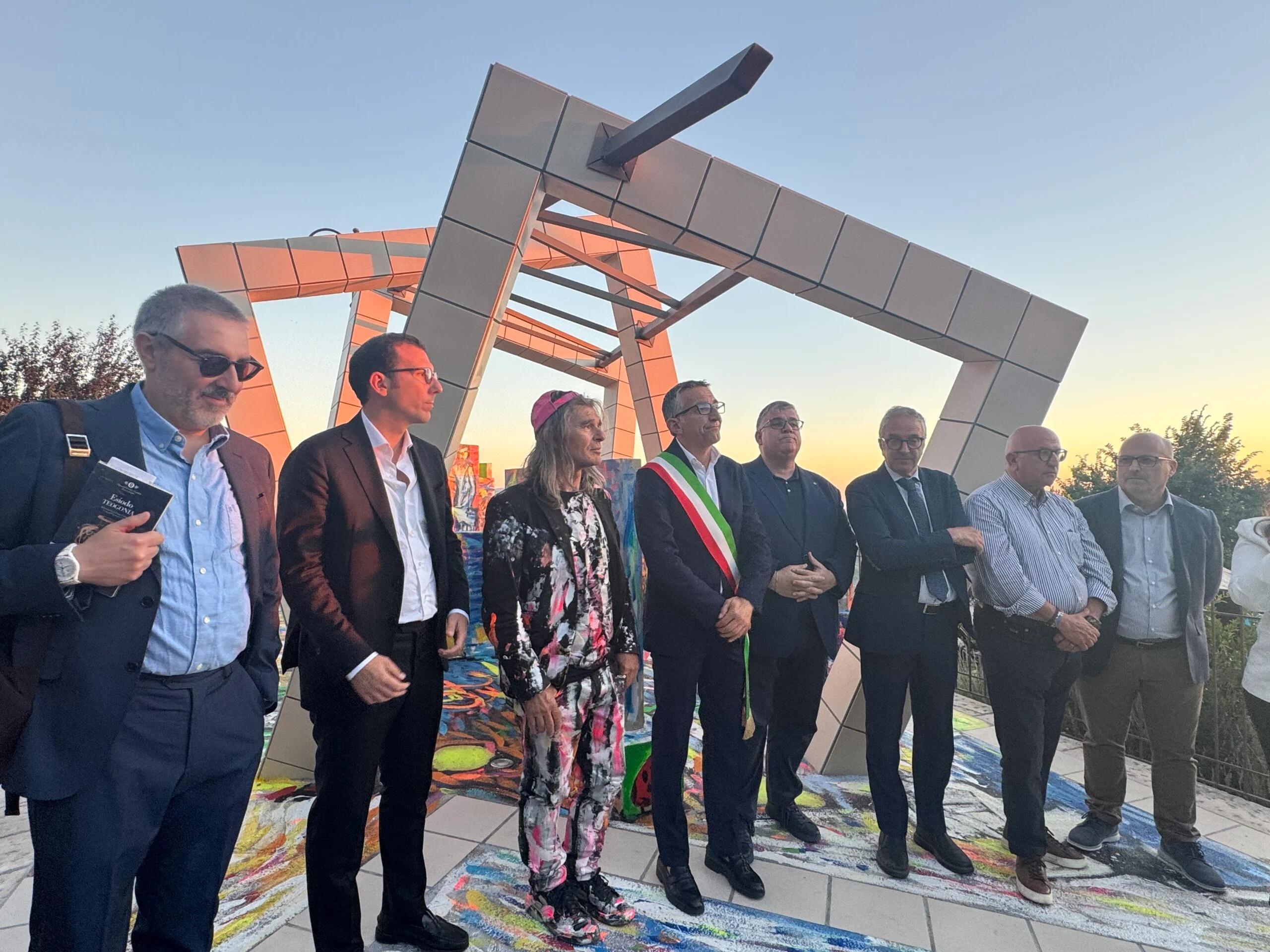 Trentinara, inaugurata la nuova opera del Maestro Mangone sulla terrazza panoramica