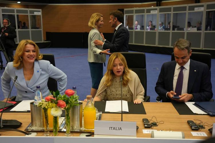 Meloni: "Rapporti Italia-Usa sono solidi. Putin? No a passi verso di lui"