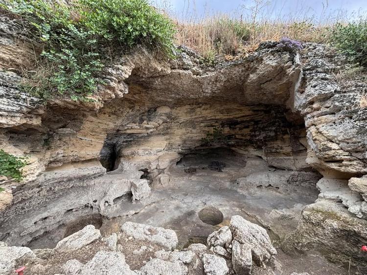 🏺🔍 Visita agli scavi delle grotte di Marineo, dove sono in corso le indagini archeologiche della sotto la direzione sc...