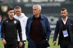 Mourinho aplaza su futuro: “El miércoles llegó la oferta del Benfica, pero dije que ahora no”