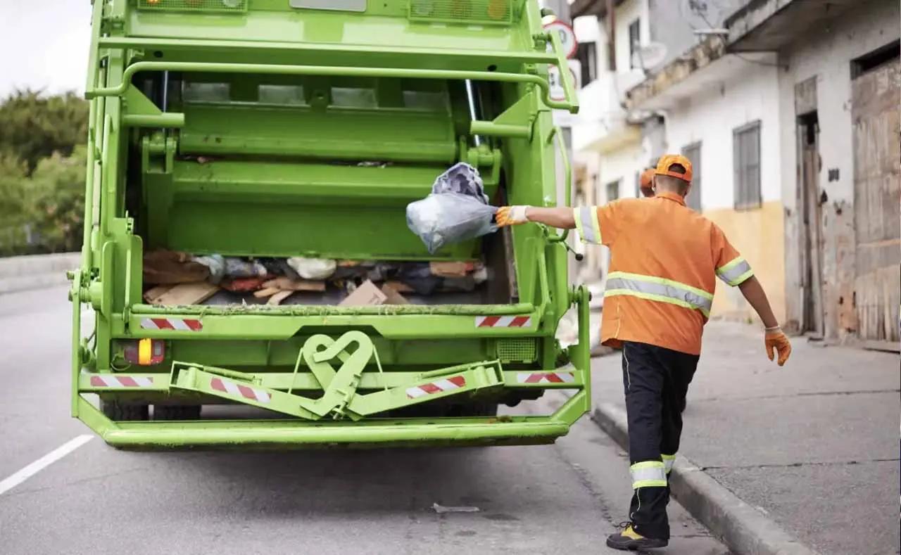 Marano, stipendi arretrati operatori ecologici: li anticiperà il comune