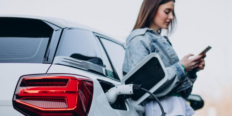 Con l'auto elettrica risparmi fino al 53% rispetto al gasolio: minore spesa fino a 637 euro annui