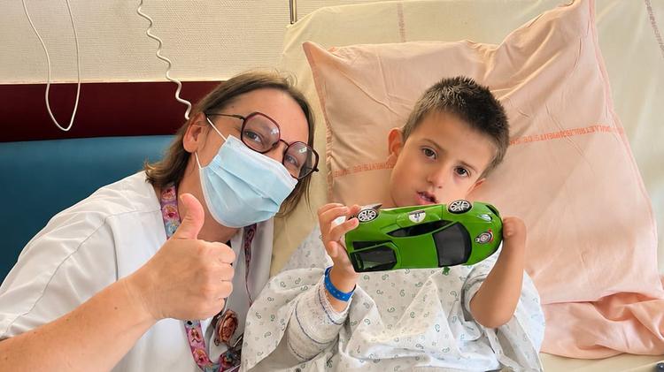 CHU de Nîmes : un patient offre 600 voitures miniatures au service de pédiatrie