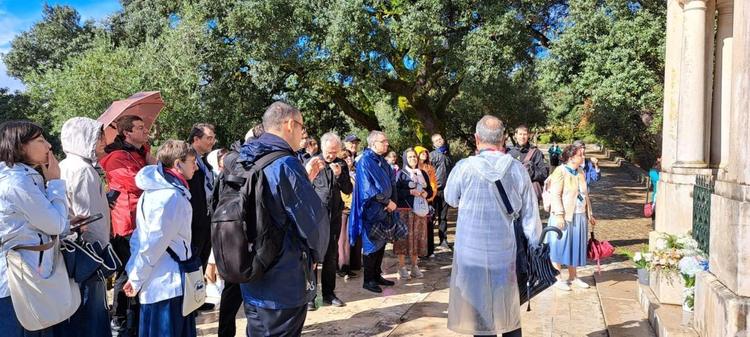 130 Servi della Sofferenza zu Füssen der Madonna von Fatima