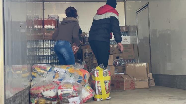 'Você está aqui, mas seu coração está lá', diz venezuelano que organiza doações no RS após terremoto