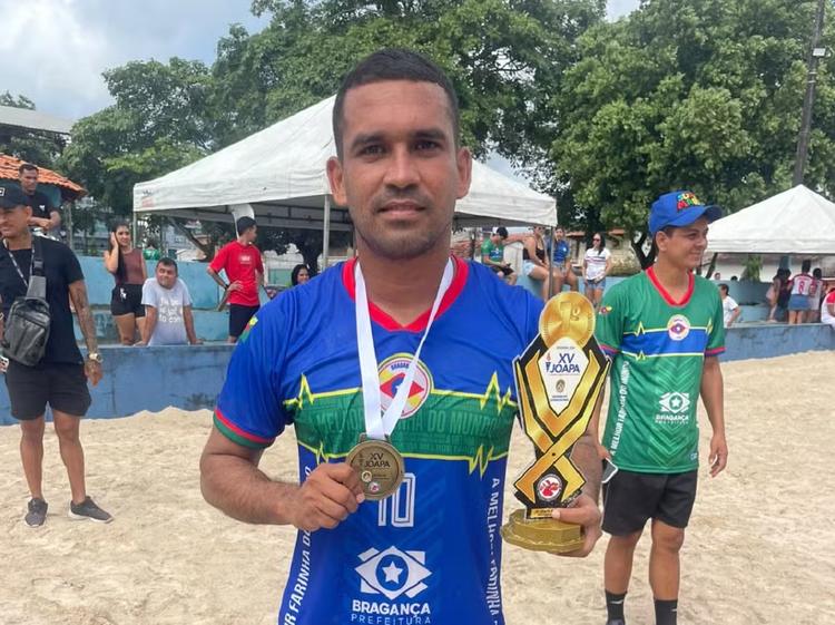 Ex-jogador do Bragantino morre após colidir moto contra caminhão em estrada de Bragança, no Pará