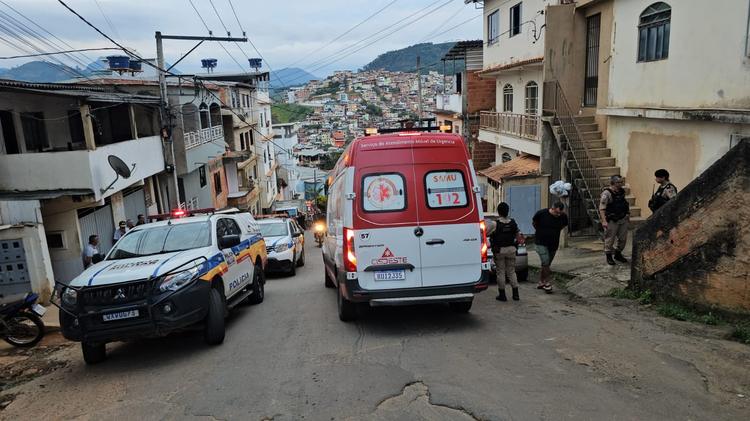 Policiais entram em casa pelo terraço de imóvel vizinho e prendem homem por feminicídio em Manhuaçu