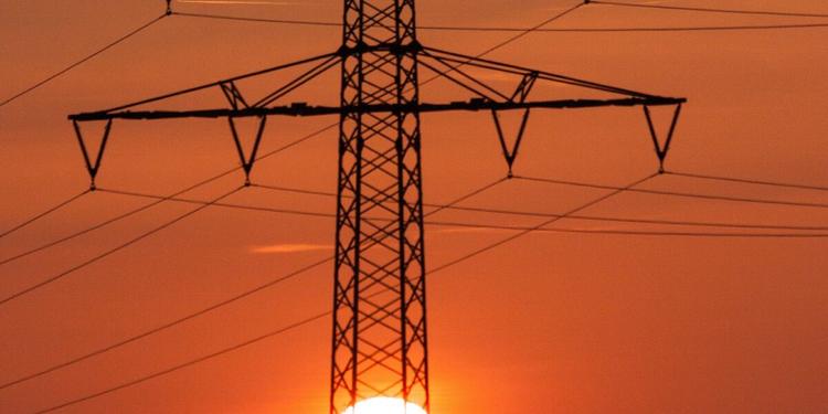 Bollette, da Eni il 30% di sconto su luce e gas. Enel risponde: «Luce il 50% sotto il prezzo all'ingrosso»