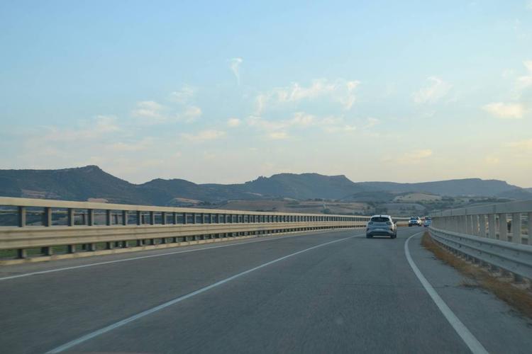 Autostrade, multa per chi occupa la corsia centrale e non quella di destra, ecco perché