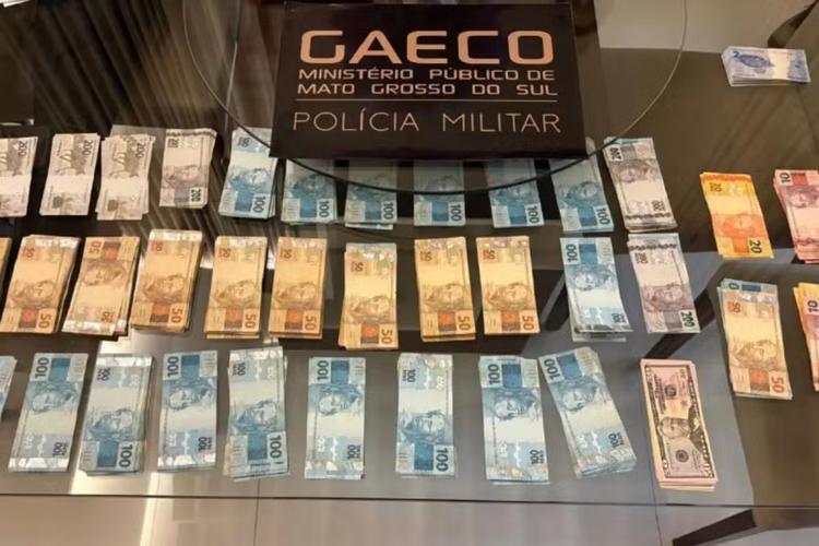 Investigado em esquema de R$ 27 milhões na compra de livros deixa prisão para usar tornozeleira eletrônica
