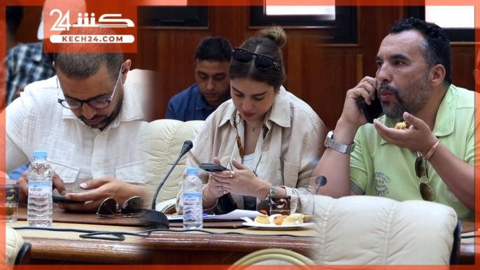 بالڤيديو.. حتى حدّ ما مسوّق.. الهواتف والأحاديث الجانبية تُشتّت انتباه مستشاري ونواب مراكش أثناء التصويت على نقاط مهمة