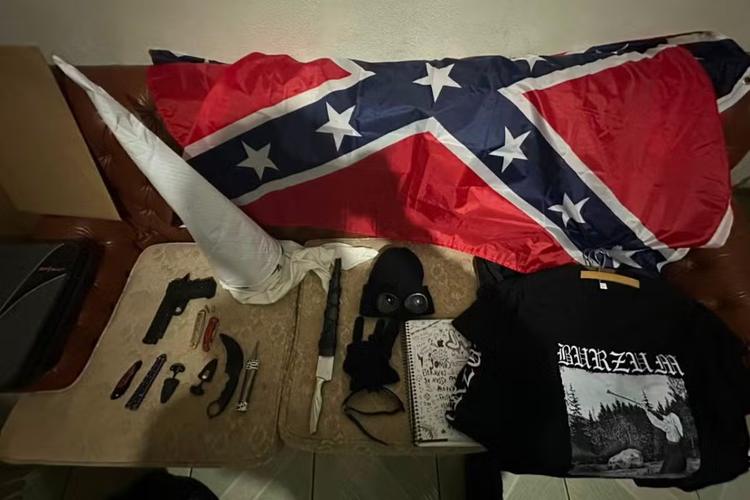 Adolescentes suspeitos de induzir suicídio de menina foram apreendidos com itens neonazistas e conteúdos de abuso infantil, revela polícia