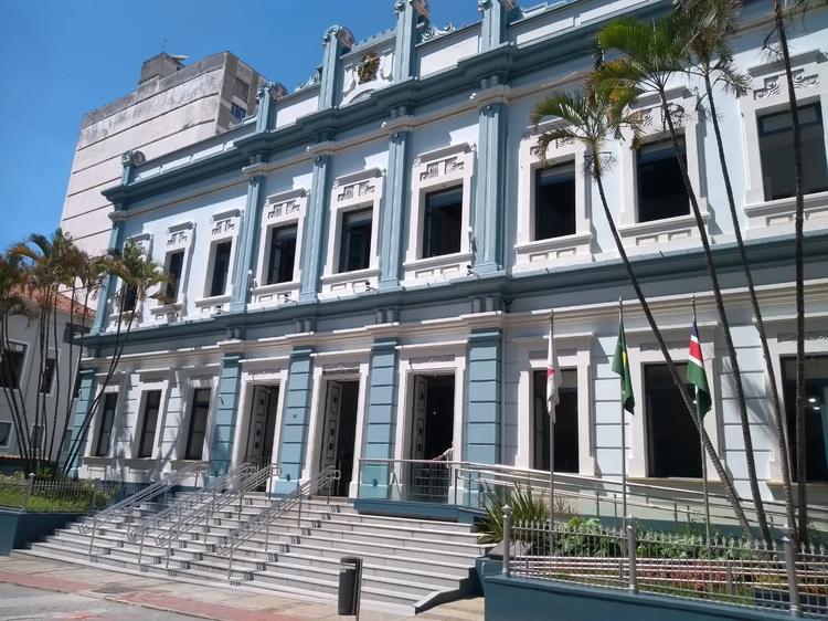 Justiça determina que vereadora de Juiz de Fora retire post que orientava empresários a não contratar pessoas de esquerda