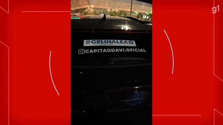 Equipes adesivam carros com nomes de Celina Leão e pré-candidato à Câmara, sem aval dos donos, em área pública no DF