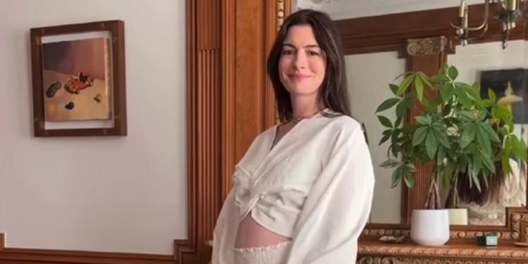 Anne Hathaway è di nuovo incinta, in arrivo il terzo figlio