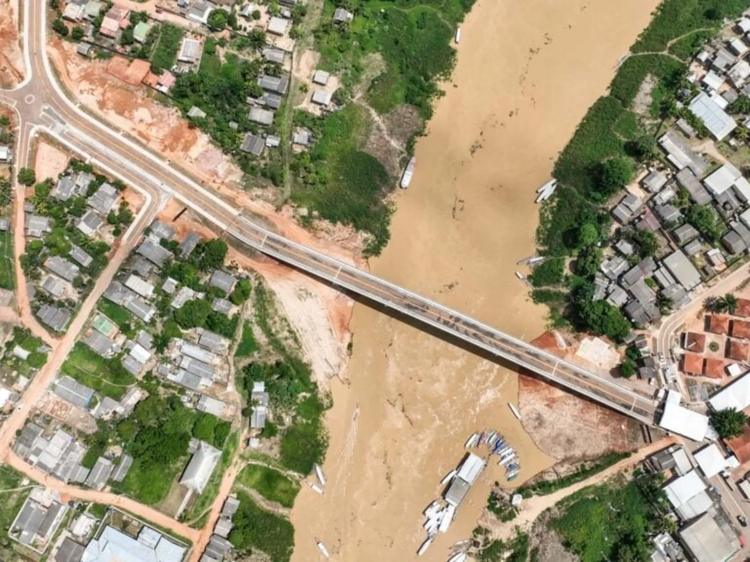 Após interdição, trecho da Ponte Frei Paolino desaba e deixa feridos no Acre; VÍDEO