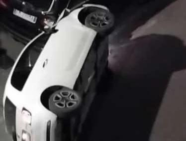 Incidente stradale a Battipaglia, auto si ribalta in via Mazzini: ferite alcune ragazze