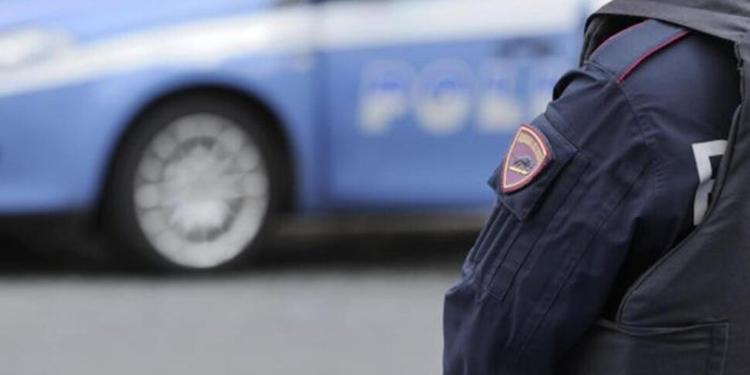 Accoltella l'amica durante una lite per un ragazzo, arrestata 19enne a Roma