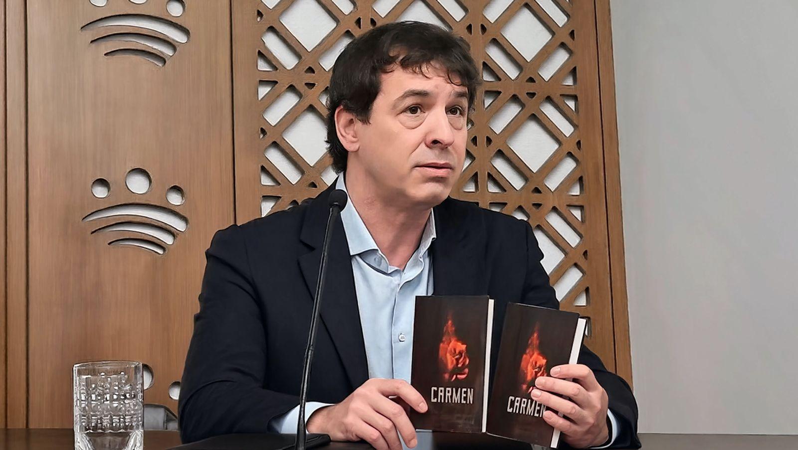 El «hermanísimo» oye campanas y eso le convirtió en director