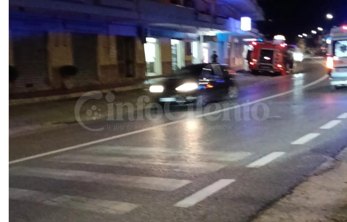 Incendio in una pizzeria a Vallo Scalo: soccorsi in azione