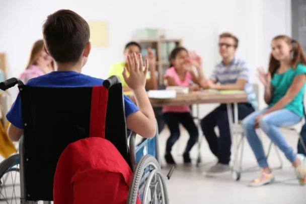 الأوقاف المصرية تدعو إلى ترك الهواتف والعودة للحياة الأسرية