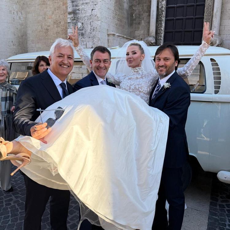 Le nozze di Nathaly Caldonazzo nella basilica di Bari