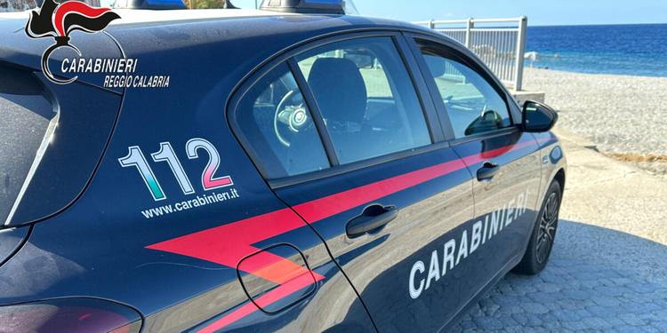 "Sto venendo sotto casa tua, vi taglio la testa": minaccia l'ex, aggredisce madre e padre: arrestato un uomo nel Napoletano