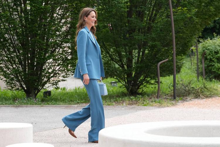 Kate Middleton e quel look azzurro omaggio all'Italia