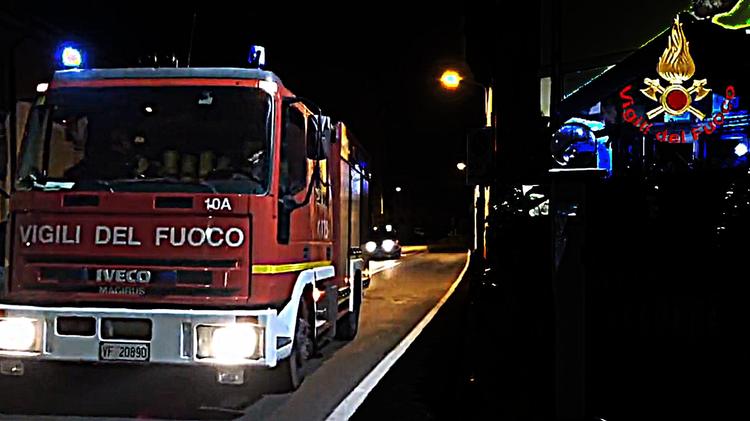 Incendio in appartamento a Livorno, 3 abitazioni inagibili