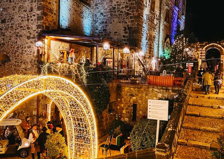 SANT’AGATA DEI GOTI e mercatini natalizi al CASTELLO DI LIMATOLA| Partenza da Castellammare – Pompei – Napoli