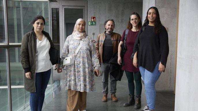 عاملات مغربيات يلجأن لبرلمان إقليمي بإسبانيا لتحسين ظروف العمل
