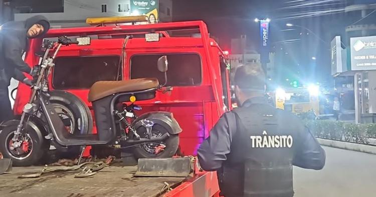 Autopropelido é apreendido após condução de risco em Balneário Camboriú